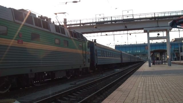Прибытие ЧС8-069 с поездом №18 Киев — Анапа смотреть онлайн