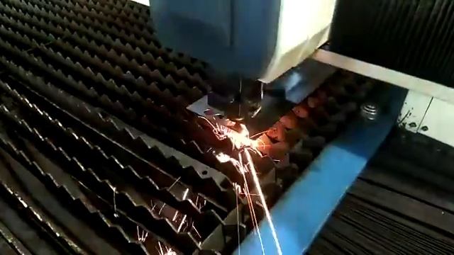 лазерный станок 1000Вт резка 1мм черная сталь смотреть онлайн