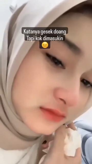 katanya digesek doang tapi kok dimasukin смотреть онлайн