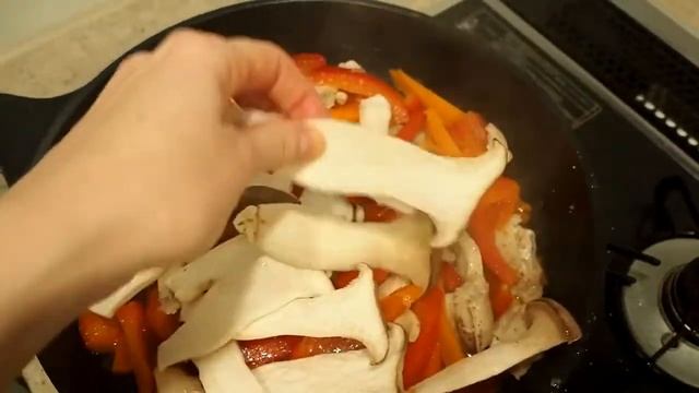САМЫЙ БЫСТРЫЙ и ПРОСТОЙ РЕЦЕПТ ИЗ КУРИЦЫ с грибами и овощами под сыром смотреть онлайн