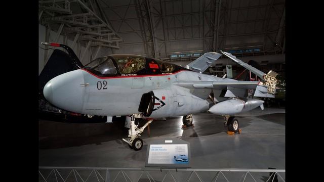 Grumman EA-6B Prowler смотреть онлайн