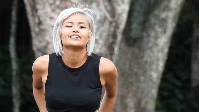 Beautiful Young Woman Or Teen смотреть онлайн