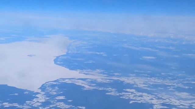 Южно-Сахалинск Москва, высота 10км, что то странно с высоты выглядит Каспий,не похож на карточный. смотреть онлайн