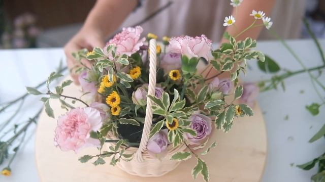 Florist Vlog #3 / Relaxing by Doing a Basket Flower Arrangement смотреть онлайн