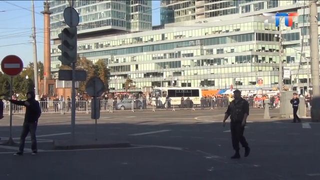 Марш предателей закидали яйцами смотреть онлайн