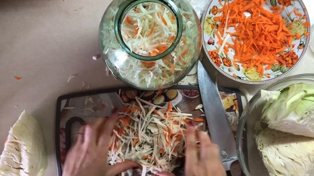 🤩Квасимо швидко та просто капусту!Супер тверда та соковита! Let's ferment cabbage quickly! смотреть онлайн
