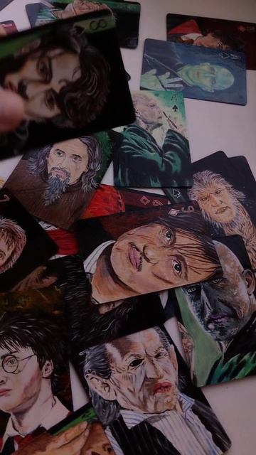 Узнали паренька?#гаррипоттер #harrypotter #рисую #рисование #художник #игральныекарты #кастом #арт смотреть онлайн