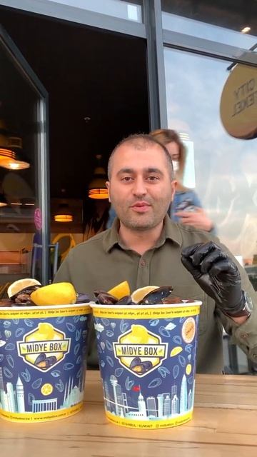 Bakırköy Midye Box'ta acılı midye dolma yaptık I İSTANBUL - KUWAİT смотреть онлайн