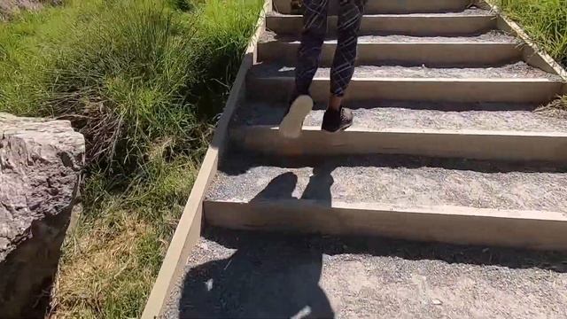 Hiking up Mount Maunganui and Body Boarding! смотреть онлайн