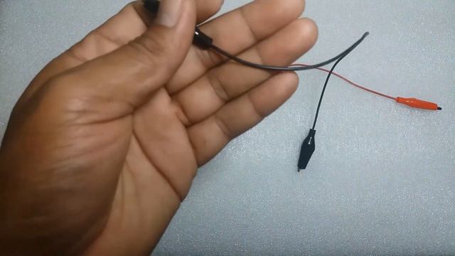 DIY attach crocodile alligator clips to a wire and make your own test leads смотреть онлайн