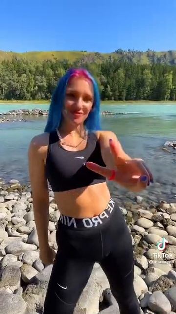 МИЯ БОЙКО ТАНЦУЕТ НА МОРЕ🏖️ смотреть онлайн