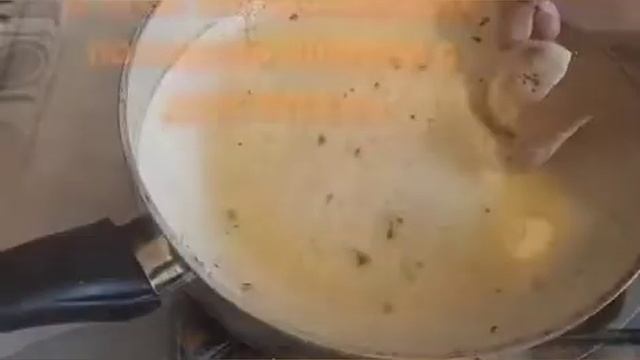 Шампиньоны фаршированные на сковородке.