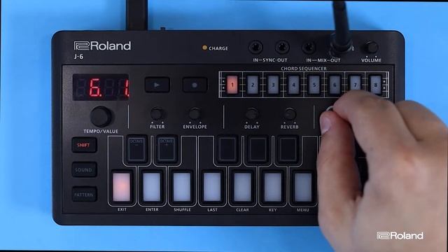 Roland AIRA COMPACT J-6: Sintetizador Y Secuenciador De Acordes Portátil. Una Leyenda En Tu Bolsill