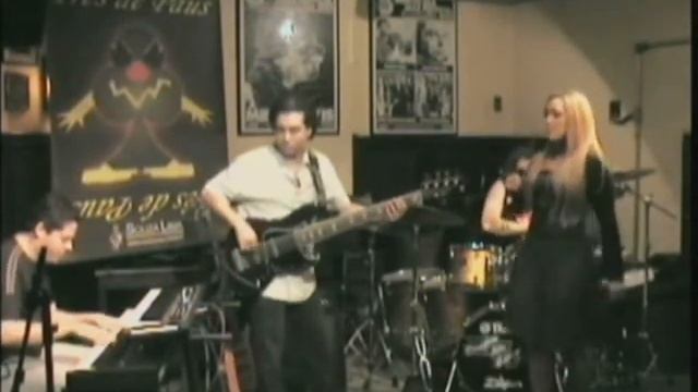Três de Paus - Mas Que Nada (participação Cláudia Campos) смотреть онлайн