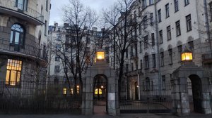 Объединение квартир, демонтаж приостановлен из-за аварийных балок, стяжки по профлисту. Февраль 2025