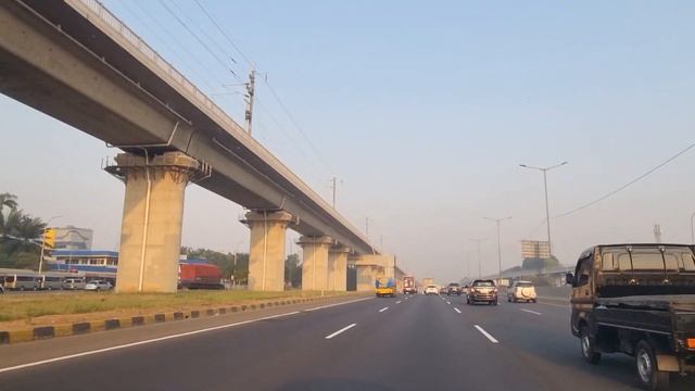 BISNIS JALAN TOL BIKIN KAYA JUSUF HAMKA Kita tiap hari bayar tiket jalan tolnya @harihariwalk_ID смотреть онлайн