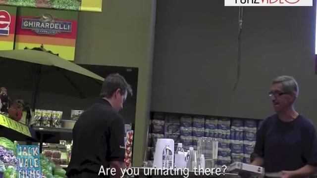 PEEING IN A BUCKET PRANK смотреть онлайн