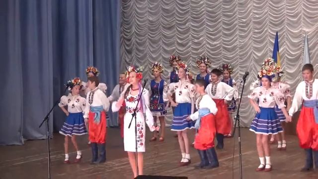 Солістка хору Веселка Валерія Ліненко та ансамбль народного танцю УКРАЇНА смотреть онлайн