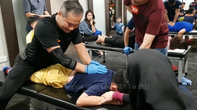 Master Chris Leong CLM Tit Tar Treatment For The 13 Years Old Boy - Scoliosis