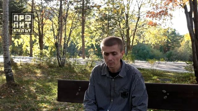 Иван Волосюк читает собственное стихотворение