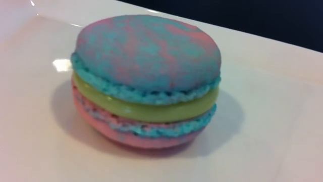 Truffle Oil with White Chocolate Ganache Macaroon - D Zert's Cafe at 30 Jalan Pari Burong смотреть онлайн