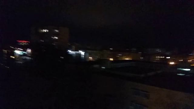 Подсвечивают облака загородные теплицы