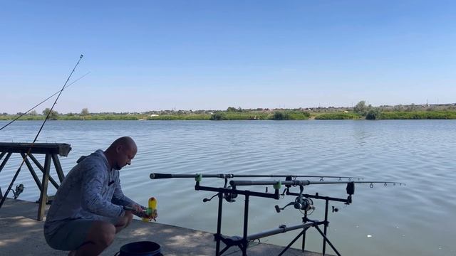 Днестр. День рыбака. Крупный карась и бешеный мелкий карп. смотреть онлайн