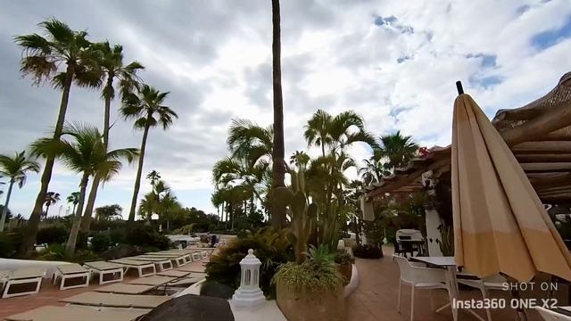 Parque Santiago IV open for business but deserted? смотреть онлайн