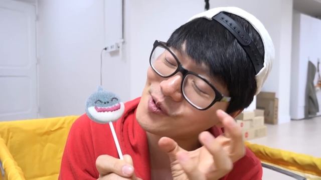Boram Cobalah Mainan Permen Lollipop Surprise dan Permen Unik dan Lucu смотреть онлайн
