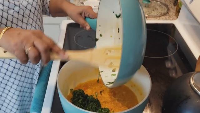 Spinach Daal смотреть онлайн