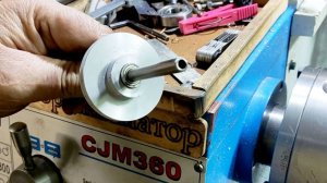 Двойной шкив под круглый ремень, с клиновыми ручьями, с одной установки.