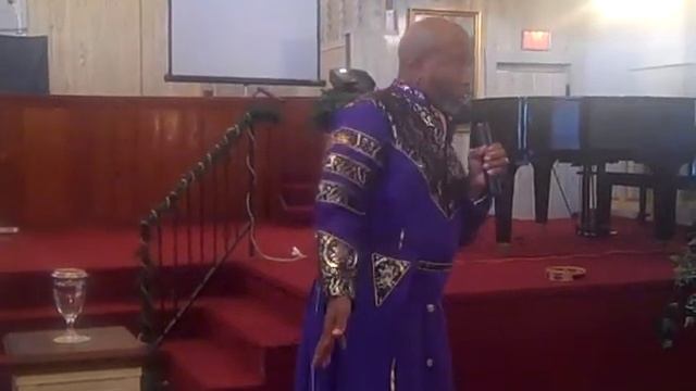 Archbishop Davis Presents Apostle Thomas Hadden смотреть онлайн