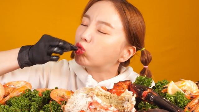 [Mukbang ASMR] 갑각류 특집!활 랍스터🦞와 활 새우🦐 King Lobster And Crazy Raw Shrimp Eatingsound Realsound Ssoyoun