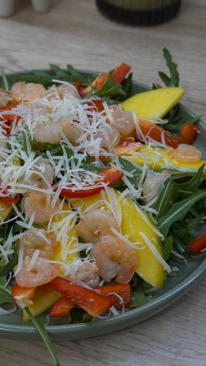 Салат - 10 кг! Ешь и худей! Полезный, простой и вкусный салат с креветками, рукколой и манго! смотреть онлайн