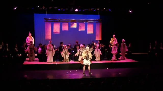 Triomphe pour Le MIKADO (extrait Acte I, air de Ko-Ko) смотреть онлайн