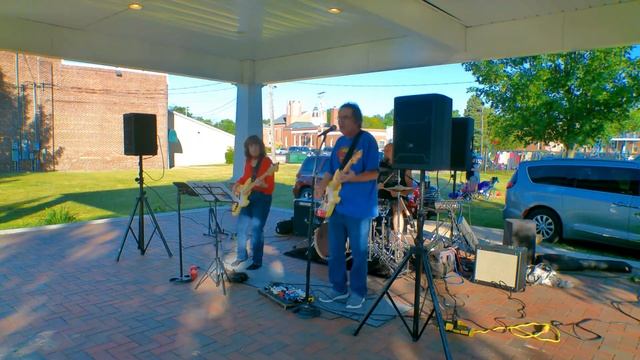 Neon Moon Cover смотреть онлайн