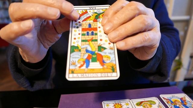 How can I free myself from my toxic family? Tarot Reading by Alejandro Jodorowsky for Smokey смотреть онлайн