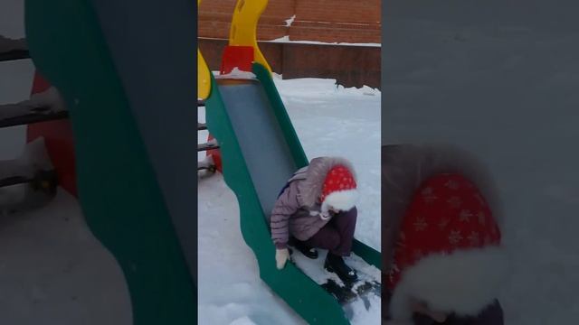 Зима. Везде карантин. Гуляем на улице - подальше от всех. смотреть онлайн