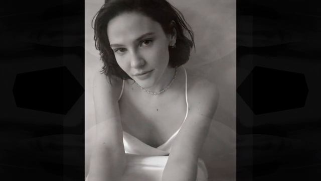 A Mysterious Gift From Burak Deniz For Alina Boz!