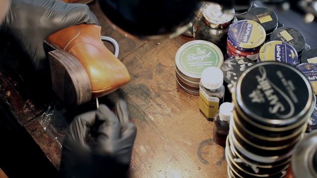 Shoe Renovation / Базовый Уход смотреть онлайн