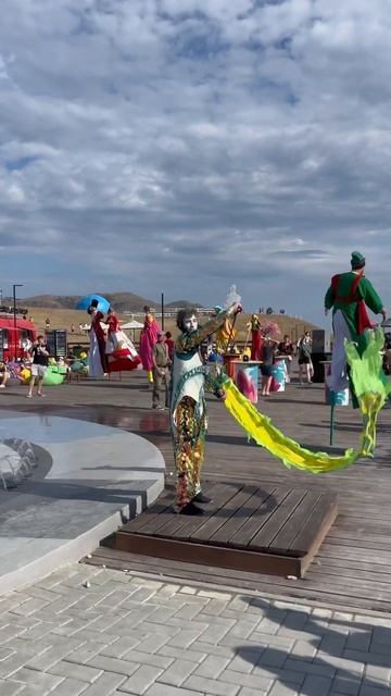 Летучий змей #шоу #анимация #анимационныеролики #костюм #представление #арт #тавридаарт #фестиваль смотреть онлайн