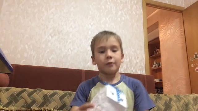 Я стою на голове. И показываю свой дом 🏠 из пинопласта смотреть онлайн
