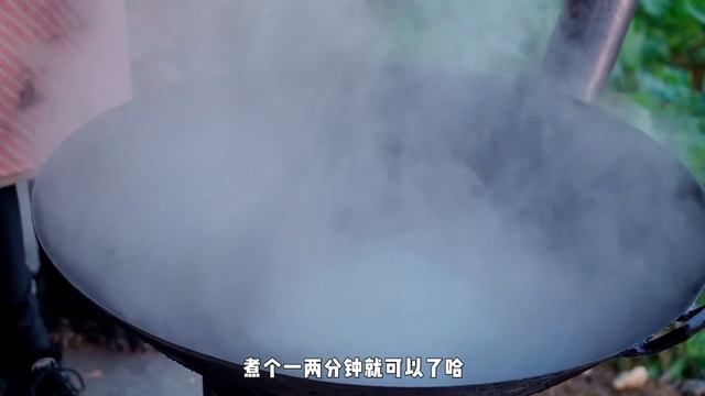 劉二喜回家！秋妹做雞湯米粉，滿滿一大盆，營養湯又鮮，巴适！ 【顏美食】 смотреть онлайн