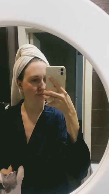 КОТ ВСЁ ДЕЛАЕТ ВМЕСТЕ СО МНОЙ 🐱 #сфинкс #котики #смешныеживотные #cat #funnycats смотреть онлайн