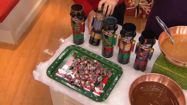 Ship Week 12/8 Harry London (5)1lb Village or Nutcracker Tin Chocolates with David Venable смотреть онлайн
