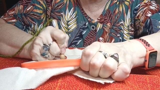 Иглы разного диаметра и одной высоты