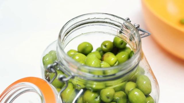 Cómo preparar ACEITUNAS EN CONSERVA DEL AÑO. Curar aceitunas en salmuera. смотреть онлайн