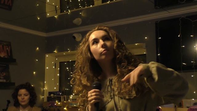 Оля Альпака - Фарфоровые облака (02.03.2023 Республика) смотреть онлайн