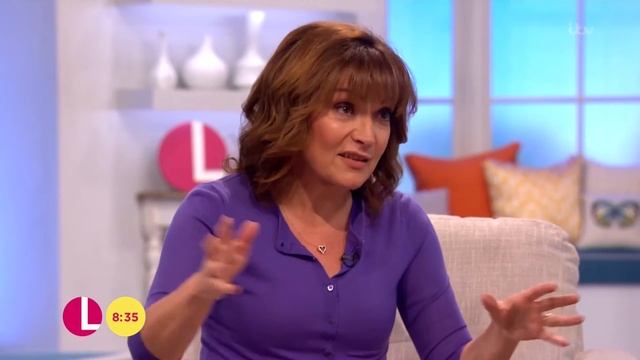 Elizabeth Hurley On The Royals, White Trousers And Her Son | Lorraine смотреть онлайн