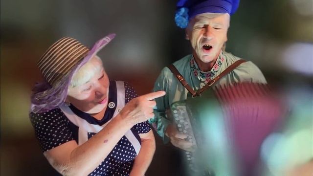 Пётр Сотник.Надежда Пыжлакова....поделись хорошим настроением и 100ник вернёт тебе вдвойне.СОСЕДИ смотреть онлайн